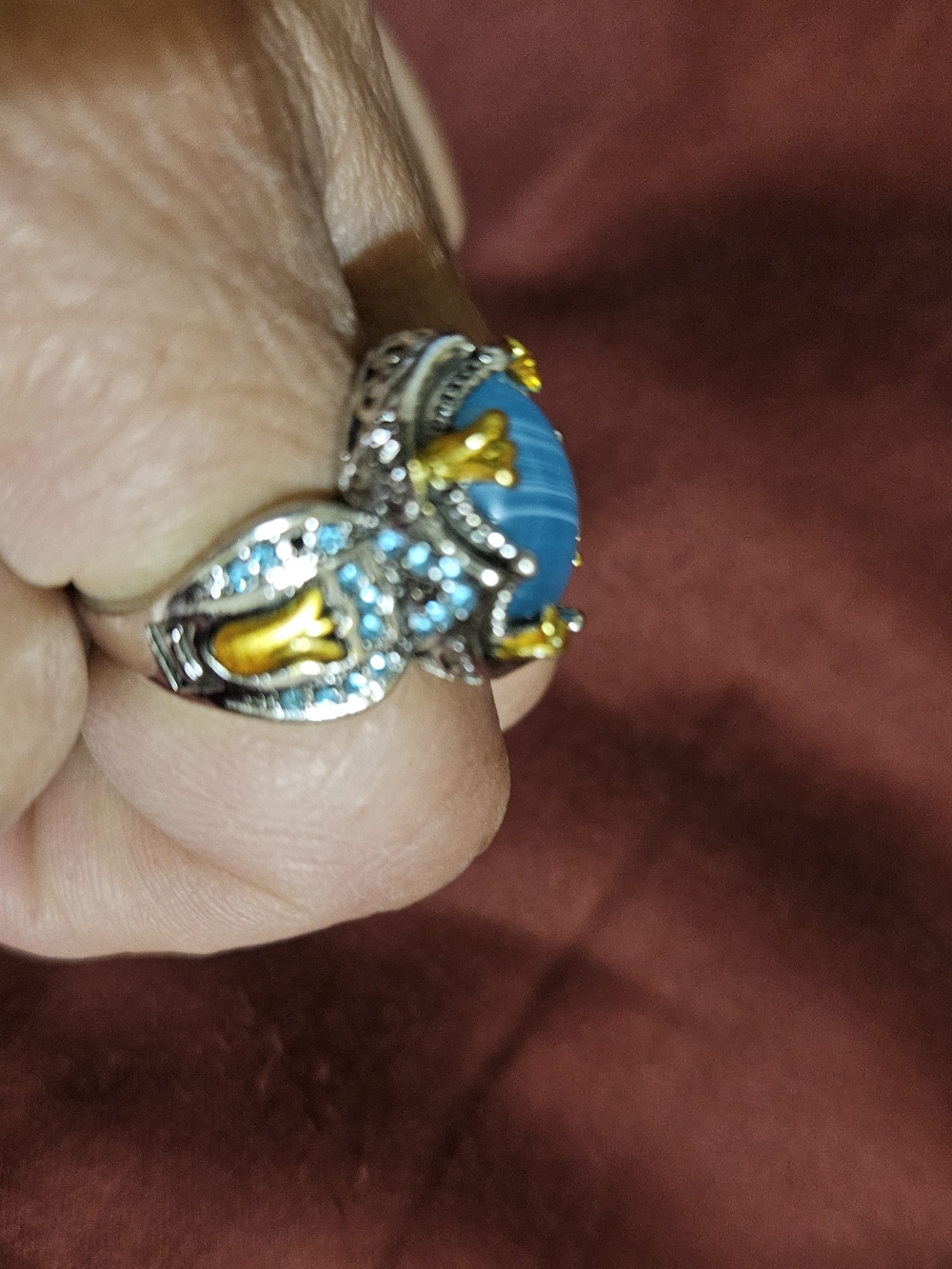 Source Unknown Bright Turquoise Oval Stone Ring with Gold Accents
